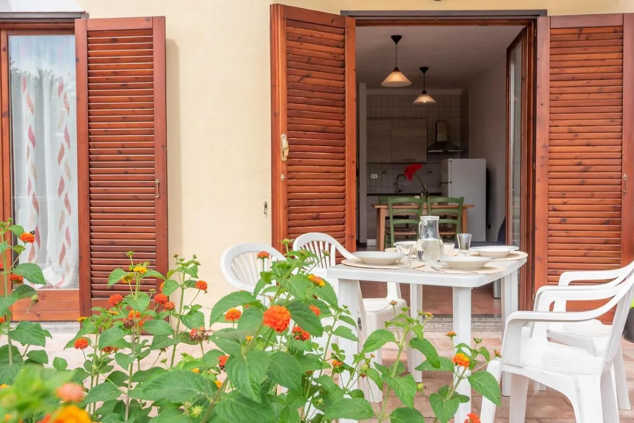 Apartment Glorious Residence Le Pavoncelle One Bedroom Sleeps Four Child Num1450 Santa Teresa Gallura