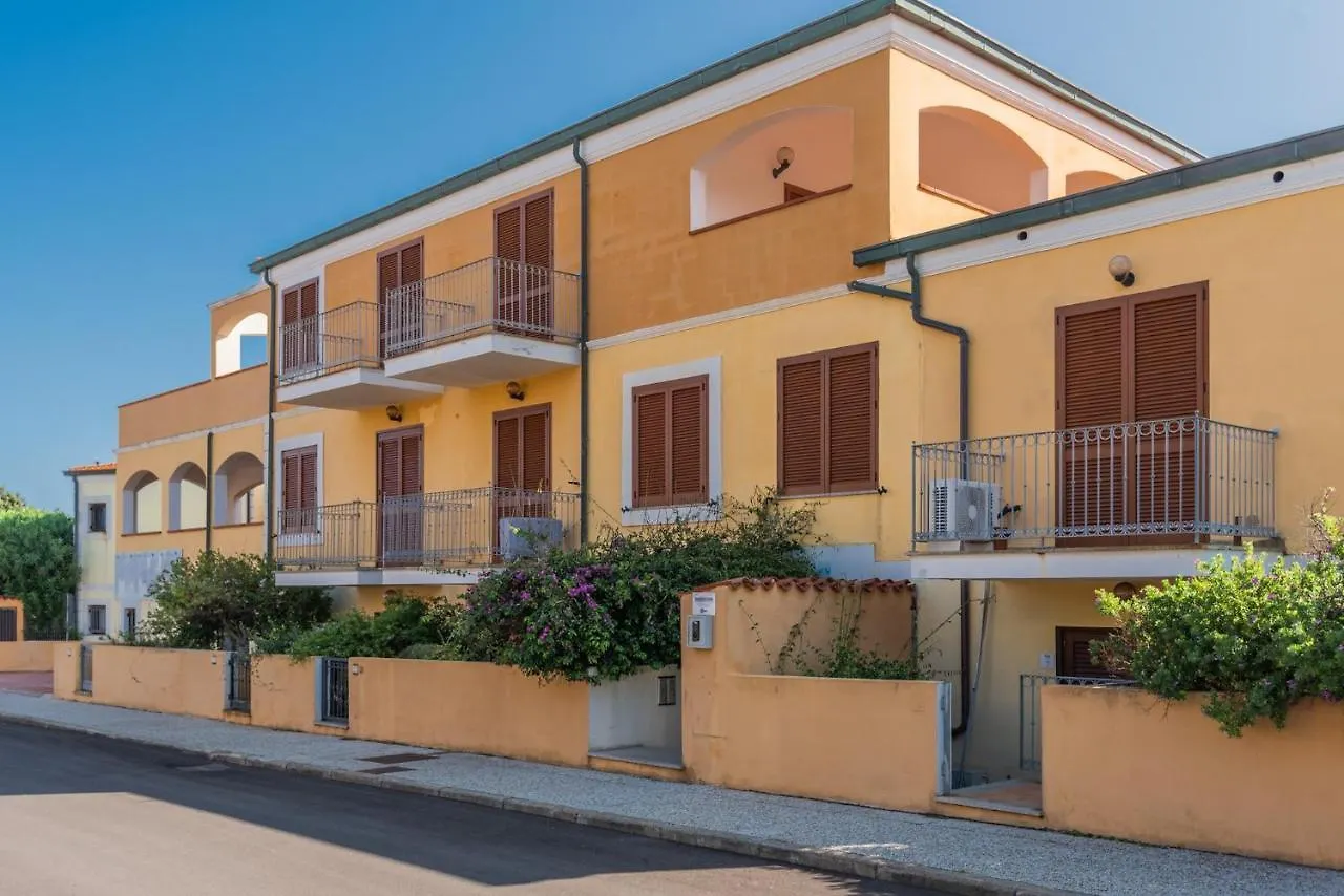 Glorious Residence Le Pavoncelle One Bedroom Sleeps Four Child Num1450 Santa Teresa Gallura Italy