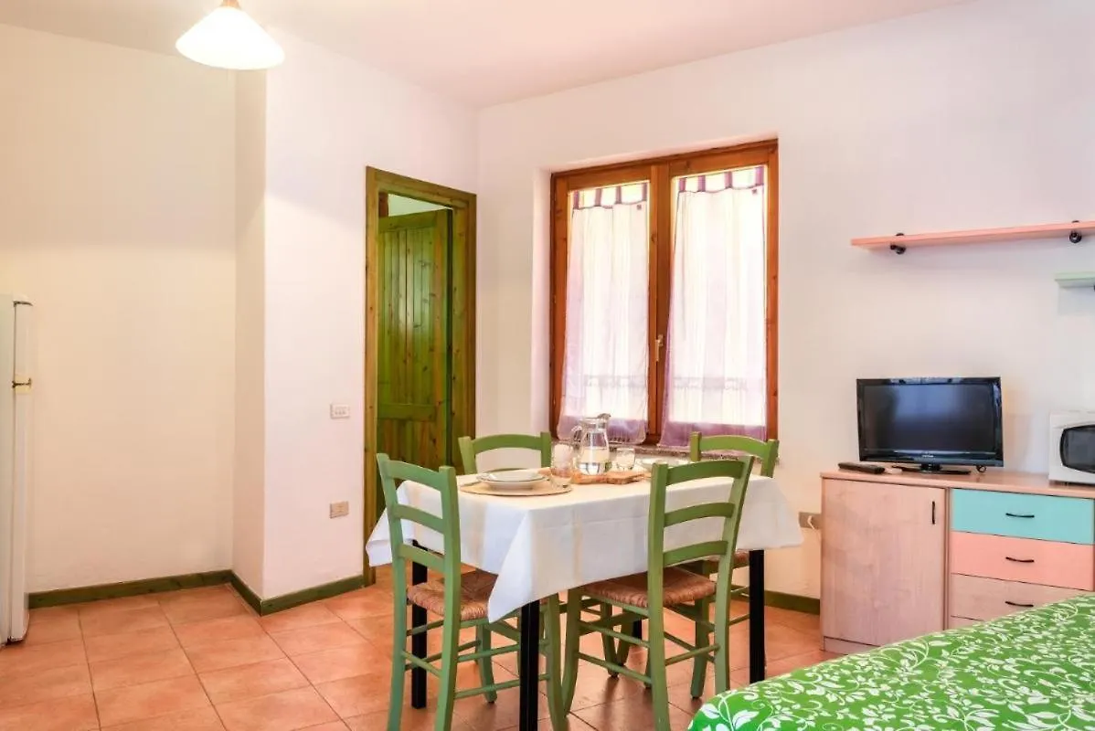 Glorious Residence Le Pavoncelle One Bedroom Sleeps Four Child Num1450 Santa Teresa Gallura Apartment