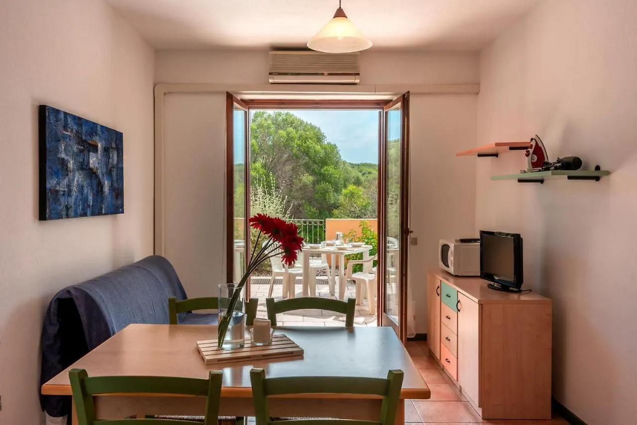 Glorious Residence Le Pavoncelle One Bedroom Sleeps Four Child Num1450 Santa Teresa Gallura